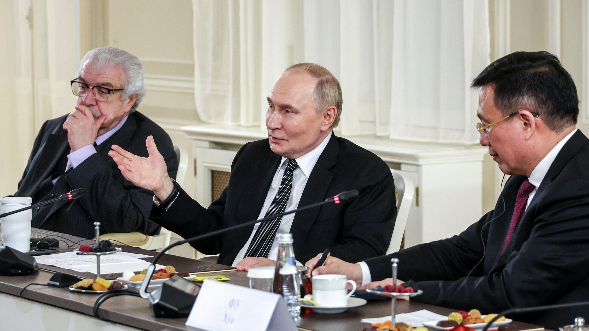 Президент Владимир Путин встретился с руководителями международных информационных агентств - РИА Новости, 1920, 19.06.2025