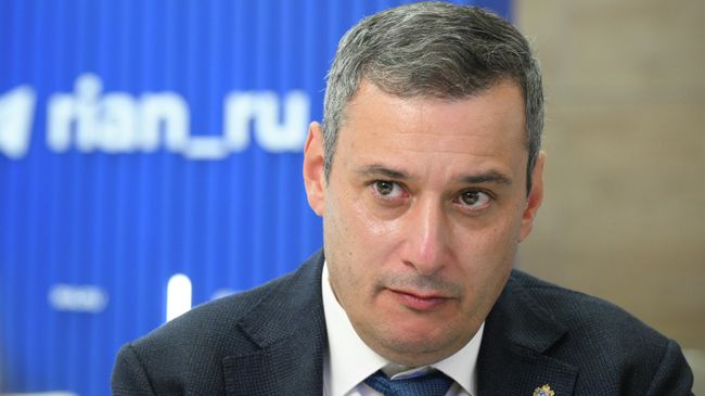 Александр Хинштейн на стенде РИА Новости на ПМЭФ-2025