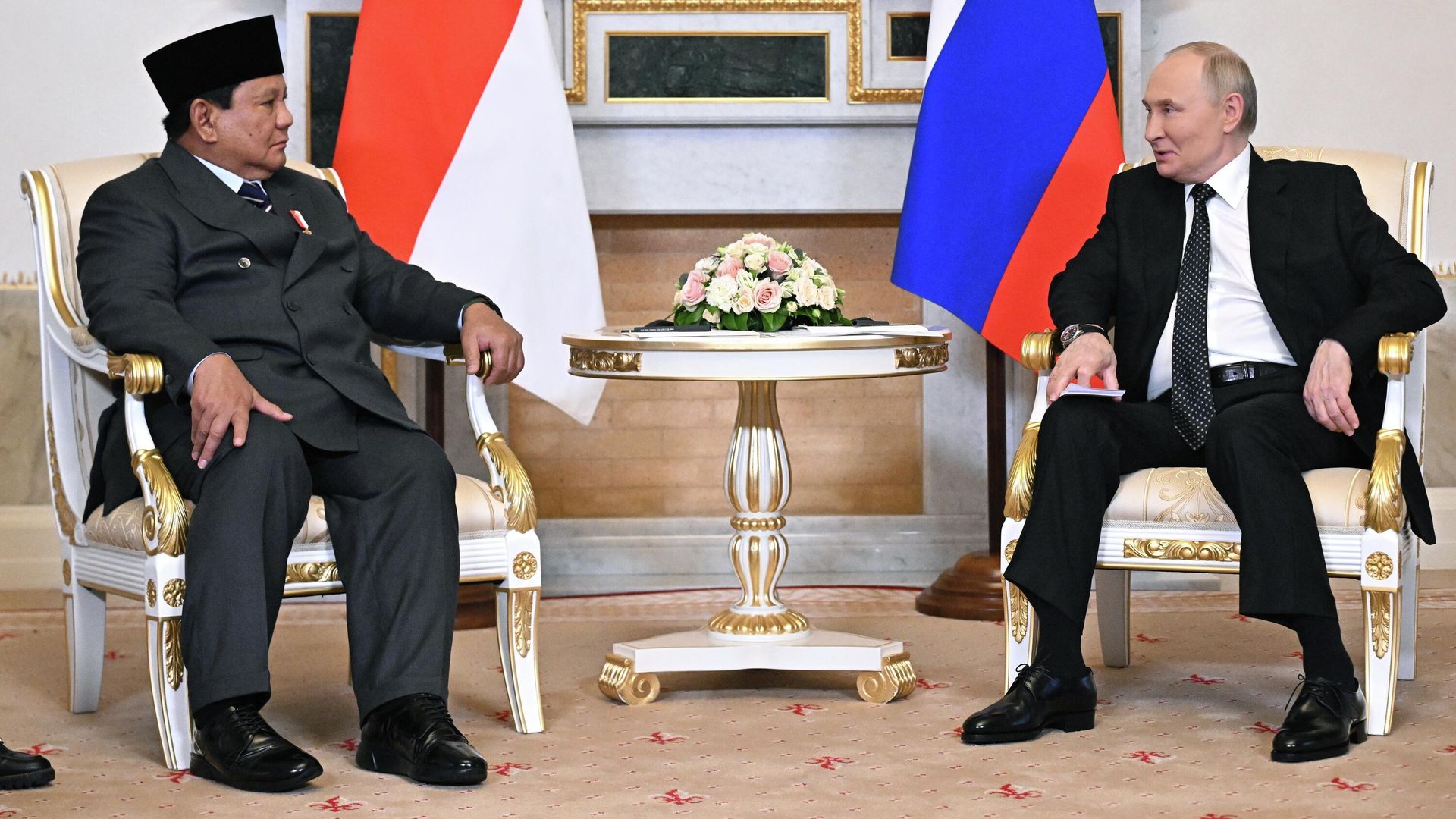 Президент РФ Владимир Путин и президент Индонезии Прабово Субианто во время встречи Президент РФ Владимир Путин и президент Индонезии Прабово Субианто во время встречи - РИА Новости, 1920, 19.06.2025