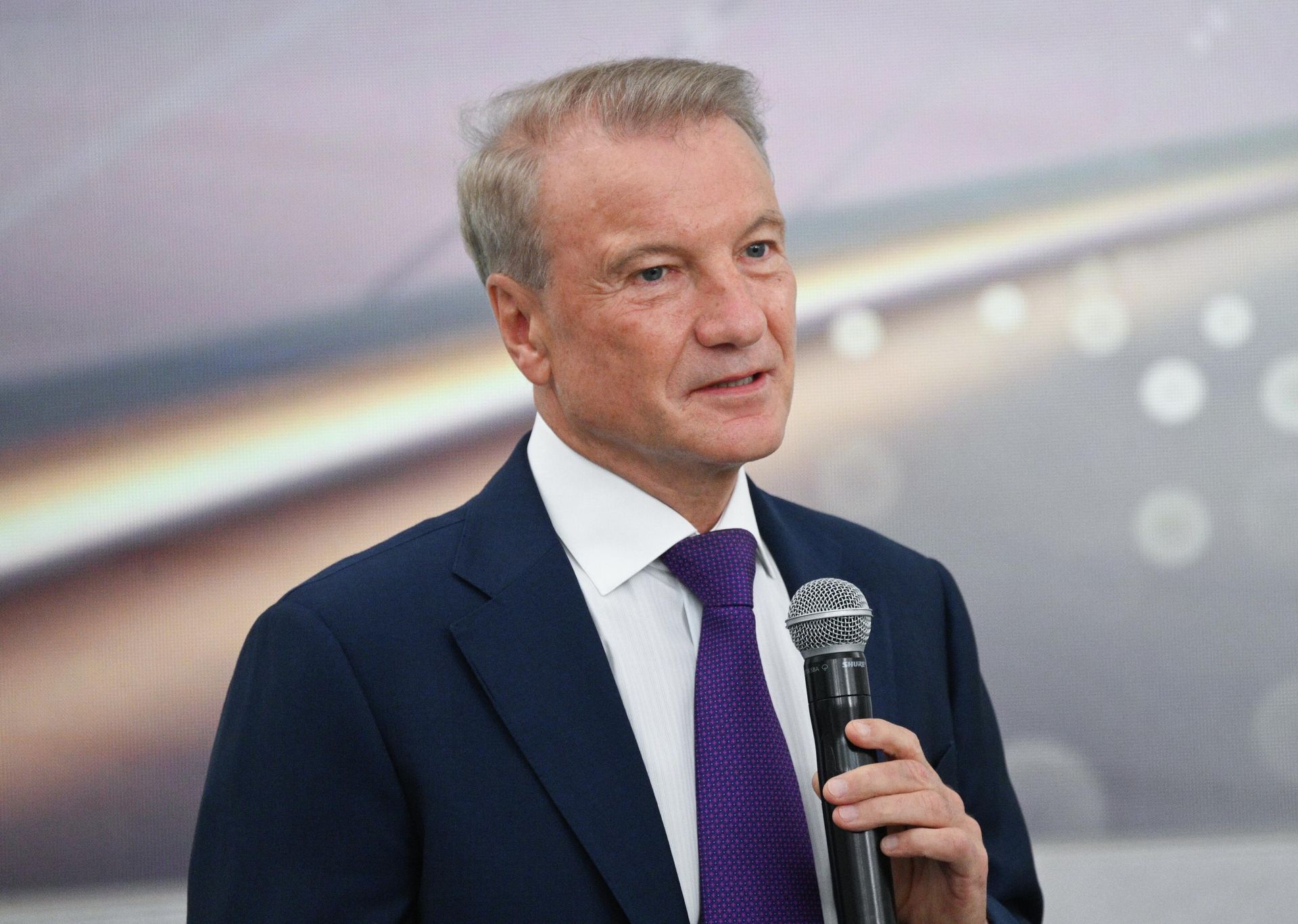 Глава Сбербанка Герман Греф на деловом завтраке на платформе ПМЭФ - РИА Новости, 1920, 05.09.2025