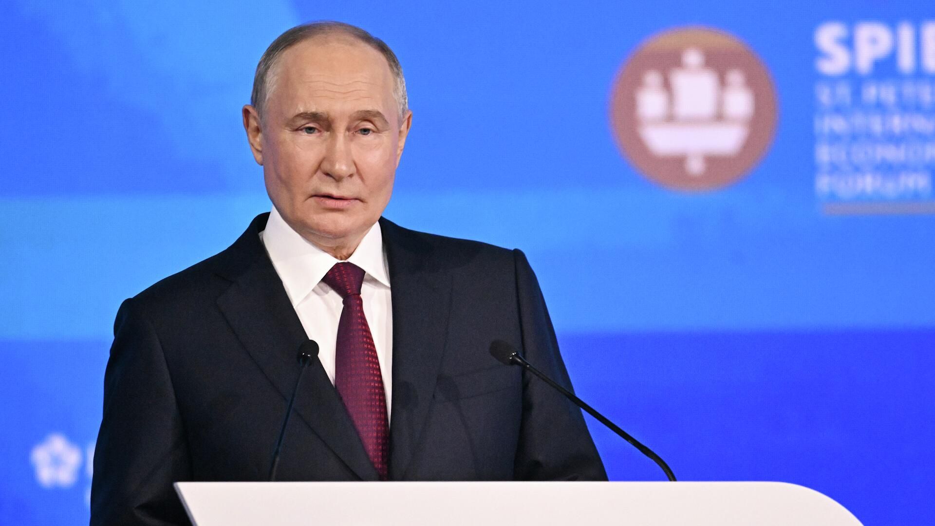 Путин на пленарном заседании ПМЭФ-2025 Путин на пленарном заседании ПМЭФ-2025 - РИА Новости, 1920, 20.06.2025