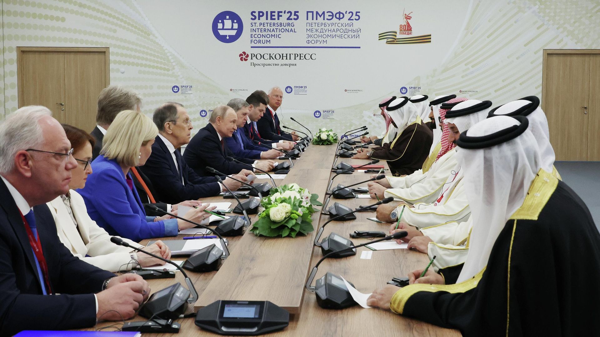 Путин на переговорах с сыном короля Бахрейна - РИА Новости, 1920, 20.06.2025