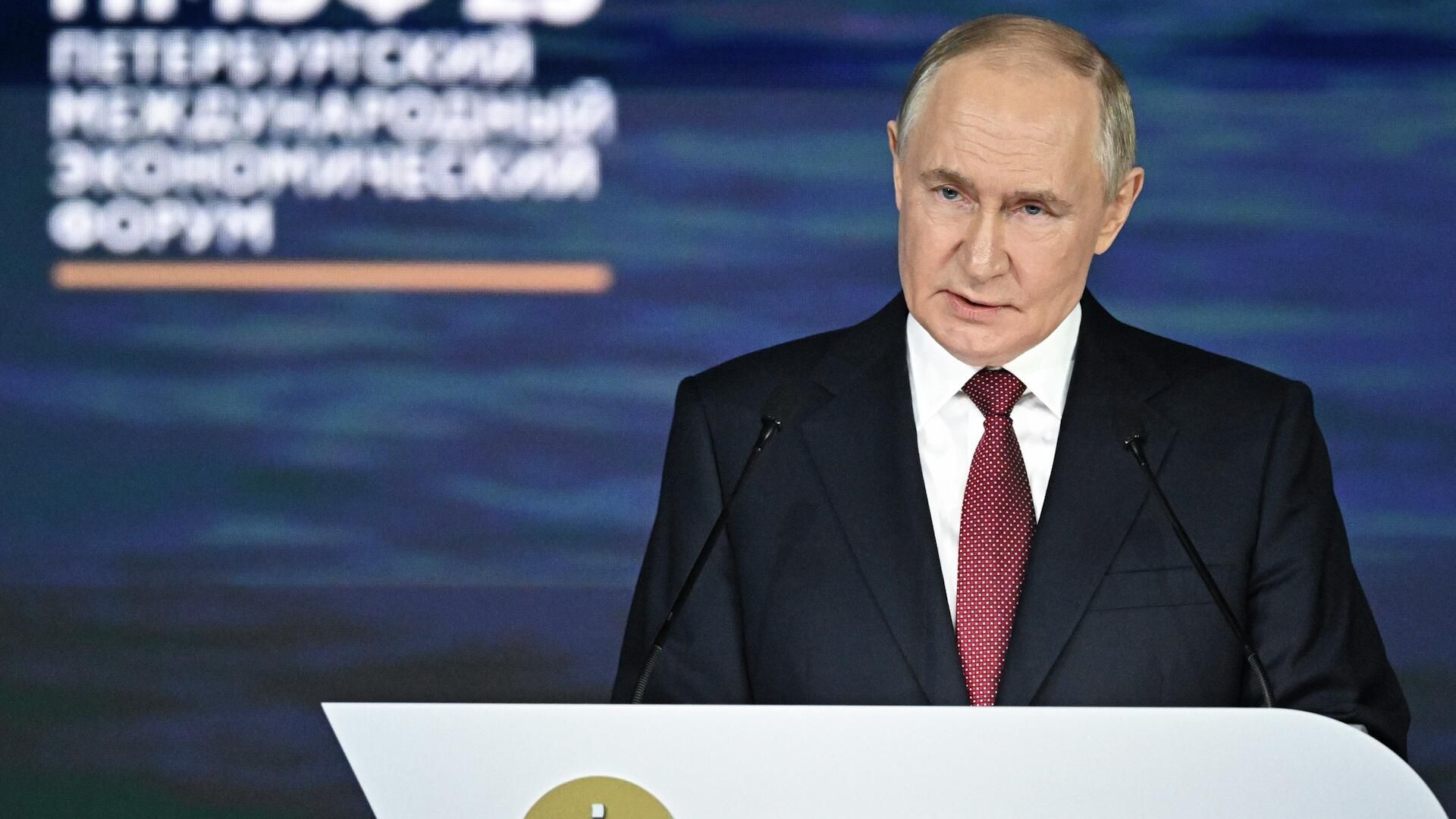 Путин о снижении уровня бедности в России - РИА Новости, 1920, 20.06.2025