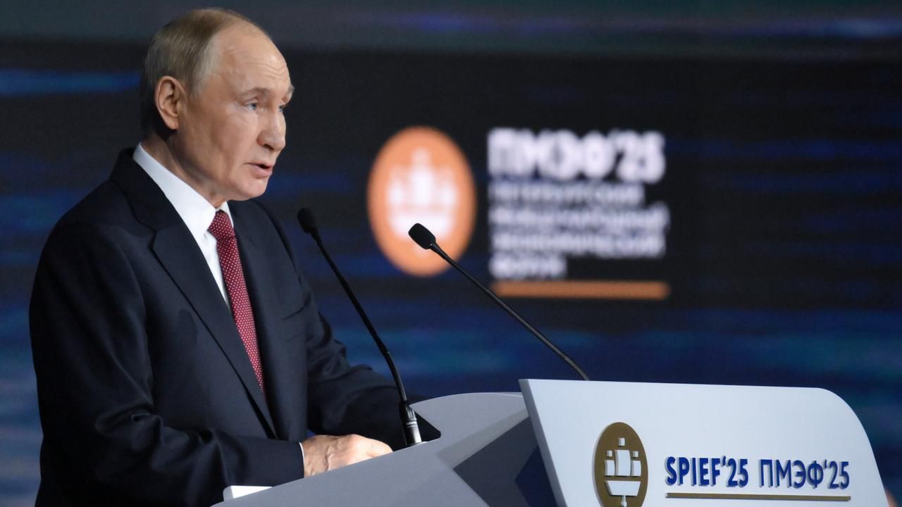 Путин: наш стратегический вектор именно в том, чтобы шаг за шагом менять структуру отечественной экономики Путин: наш стратегический вектор именно в том, чтобы шаг за шагом менять структуру отечественной экономики - РИА Новости, 1920, 20.06.2025