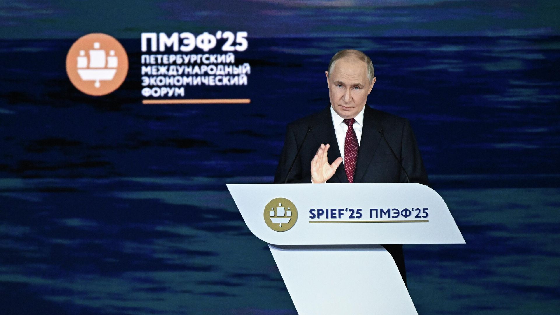 Президент РФ Владимир Путин выступает на пленарном заседании XXVIII Петербургского международного экономического форума Президент РФ Владимир Путин выступает на пленарном заседании XXVIII Петербургского международного экономического форума - РИА Новости, 1920, 20.06.2025