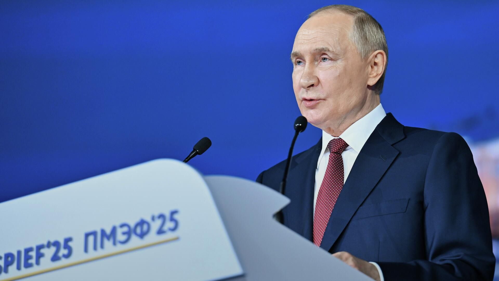 Путин ответил на вопрос о капитуляции Украины Путин ответил на вопрос о капитуляции Украины - РИА Новости, 1920, 20.06.2025