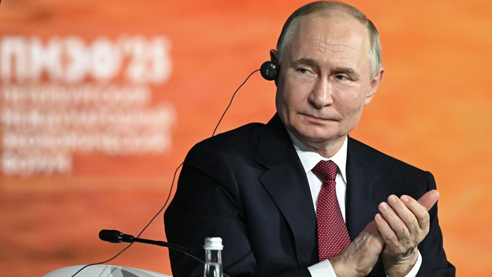 Президент РФ Владимир Путин на пленарном заседании XXVIII Петербургского международного экономического форума Президент РФ Владимир Путин на пленарном заседании XXVIII Петербургского международного экономического форума - РИА Новости, 1920, 20.06.2025