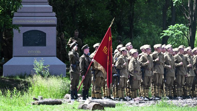Военно-историческая реконструкция битвы под Москвой в поселке Раздольное Надеждинского округа Приморского края. Мероприятие приурочено ко Дню памяти и скорби Военно-историческая реконструкция битвы под Москвой в поселке Раздольное Надеждинского округа Приморского края. Мероприятие приурочено ко Дню памяти и скорби
