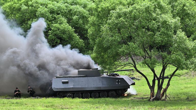 Военно-историческая реконструкция битвы под Москвой в поселке Раздольное Надеждинского округа Приморского края. Мероприятие приурочено ко Дню памяти и скорби Военно-историческая реконструкция битвы под Москвой в поселке Раздольное Надеждинского округа Приморского края. Мероприятие приурочено ко Дню памяти и скорби