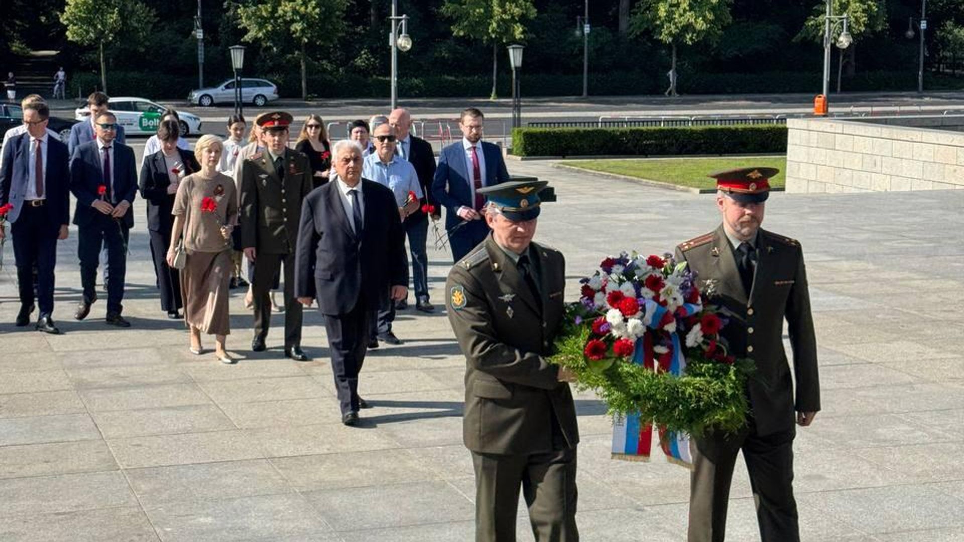 Торжественно-траурная церемония возложения цветов на мемориале павшим воинам в Тиргартене, Германия - РИА Новости, 1920, 22.06.2025