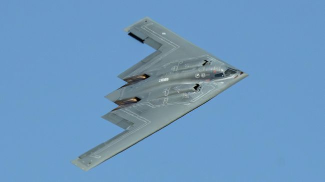 Американский малозаметный стратегический бомбардировщик Northrop B-2 Spirit