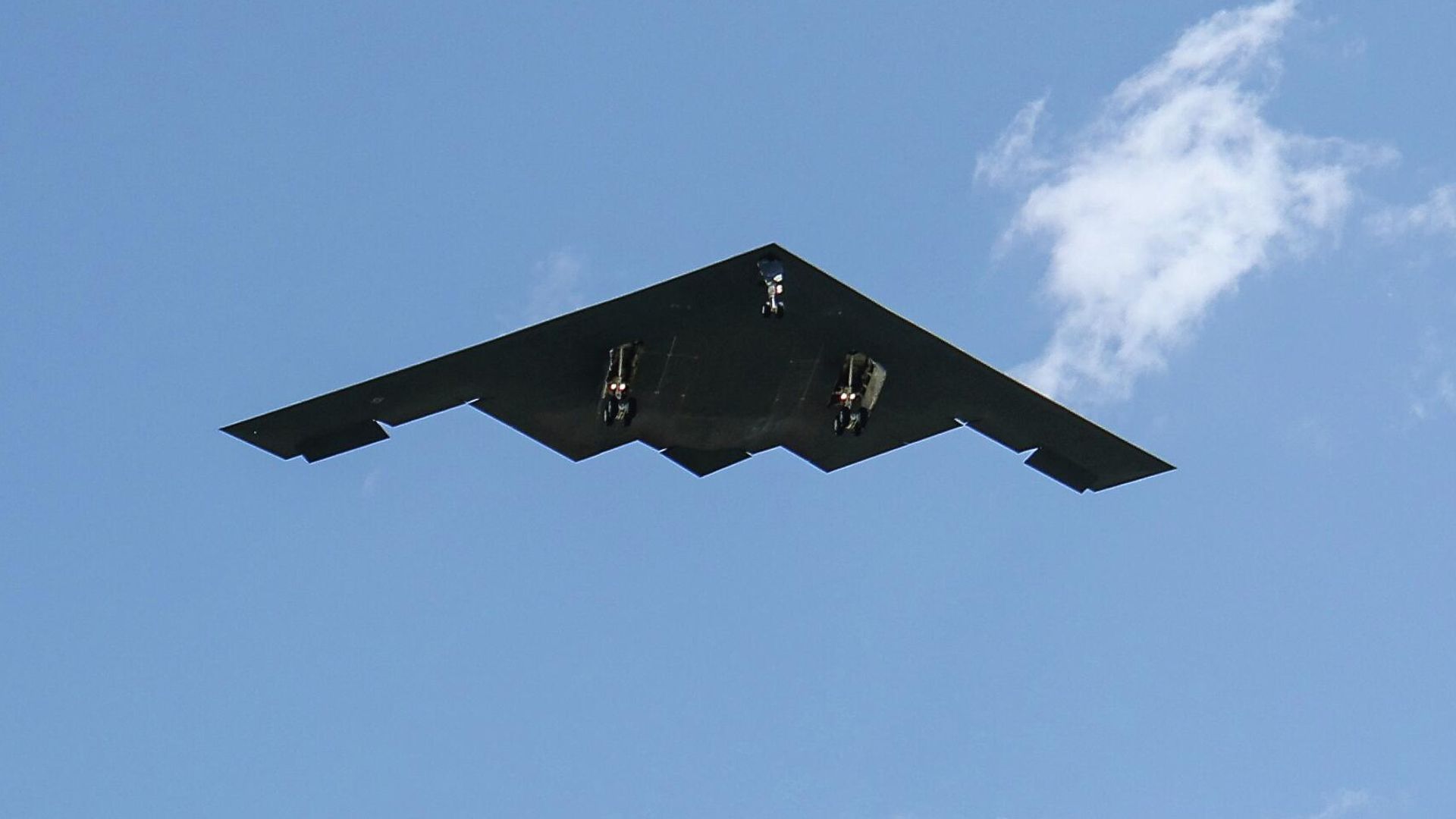 Американский стратегический бомбардировщик B-2 Spirit возращается на авиабазу Уайтмен после удара по иранским ядерным объектам Американский стратегический бомбардировщик B-2 Spirit возращается на авиабазу Уайтмен после удара по иранским ядерным объектам - РИА Новости, 1920, 23.06.2025