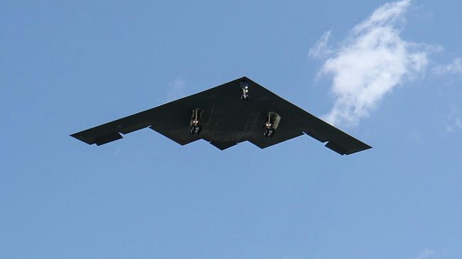 Американский стратегический бомбардировщик B-2 Spirit возращается на авиабазу Уайтмен после удара по иранским ядерным объектам