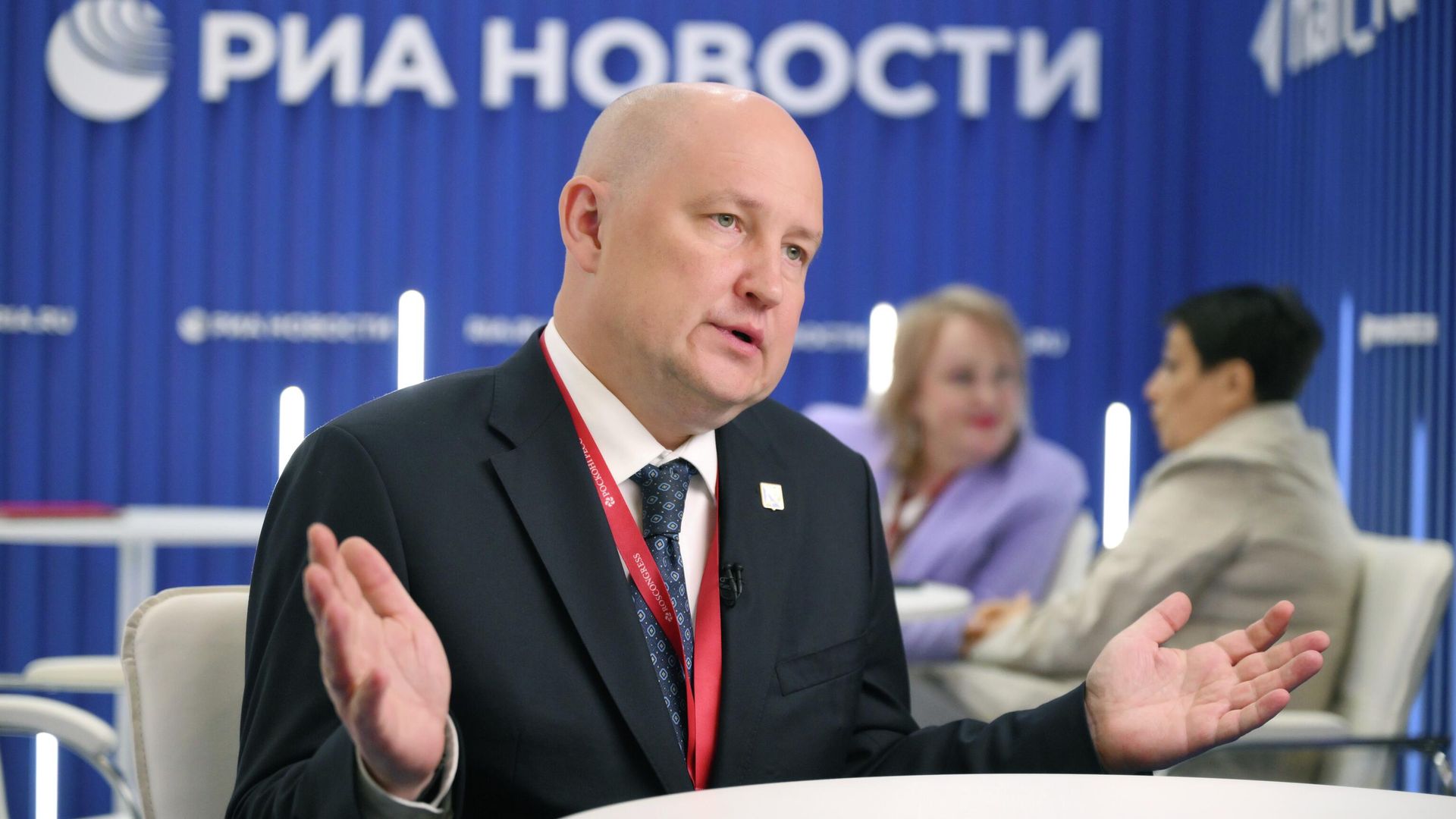 Михаил Развожаев на стенде РИА Новости на ПМЭФ-2025 Михаил Развожаев на стенде РИА Новости на ПМЭФ-2025 - РИА Новости, 1920, 09.02.2026