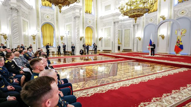 Президент РФ Владимир Путин на встрече с выпускниками вузов силовых и военных ведомств Президент РФ Владимир Путин на встрече с выпускниками вузов силовых и военных ведомств