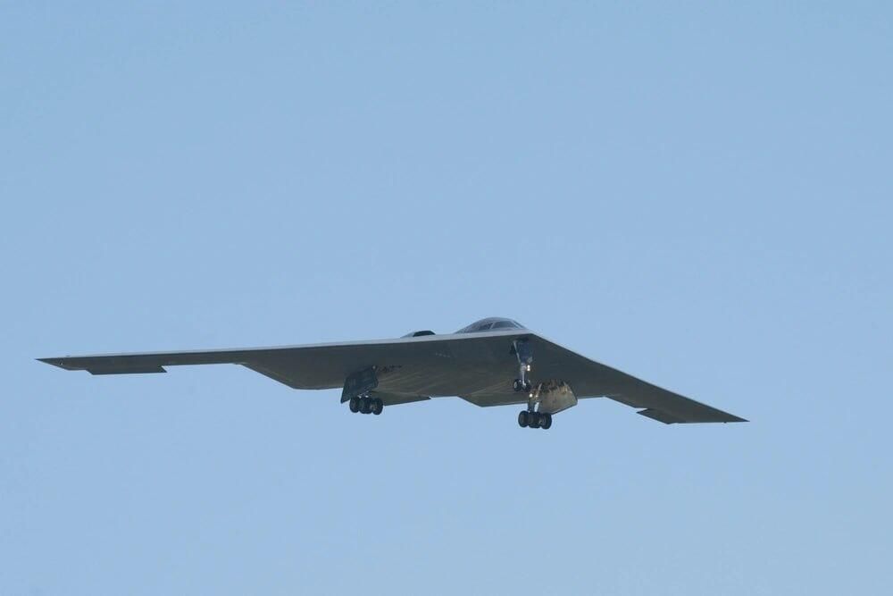 Американские стратегические бомбардировщики B-2 Spirit, которые участвовали в ударах по территории Ирана Американские стратегические бомбардировщики B-2 Spirit, которые участвовали в ударах по территории Ирана - РИА Новости, 1920, 23.06.2025