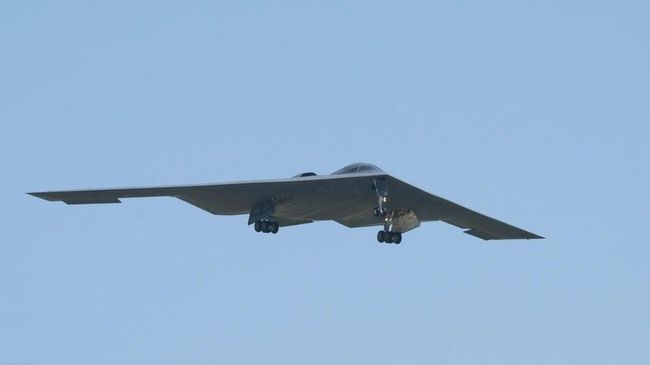 Американские стратегические бомбардировщики B-2 Spirit