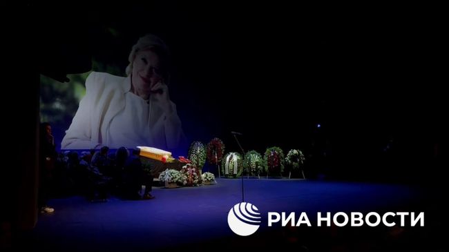 Церемония прощания с Валентиной Талызиной в театре Моссовета в Москве Церемония прощания с Валентиной Талызиной в театре Моссовета в Москве