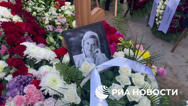 Могила Валентины Талызиной на Ваганьковском кладбище Могила Валентины Талызиной на Ваганьковском кладбище