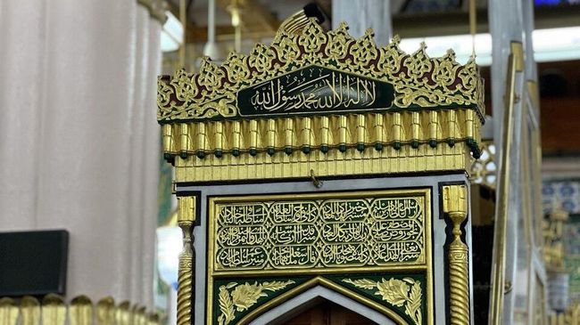 Минбар ( кафедра или трибуна) пророка в соборной мечети в Медине Минбар ( кафедра или трибуна) пророка в соборной мечети в Медине
