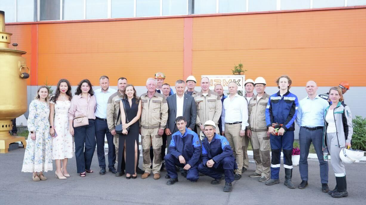 Губернатор Иркутской области Игорь Кобзев во время рабочей поездки на заводе в Черемхово Губернатор Иркутской области Игорь Кобзев во время рабочей поездки на заводе в Черемхово - РИА Новости, 1920, 25.06.2025