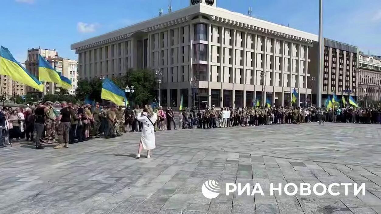 Протест на майдане в центре Киева Протест на майдане в центре Киева - РИА Новости, 1920, 21.08.2025