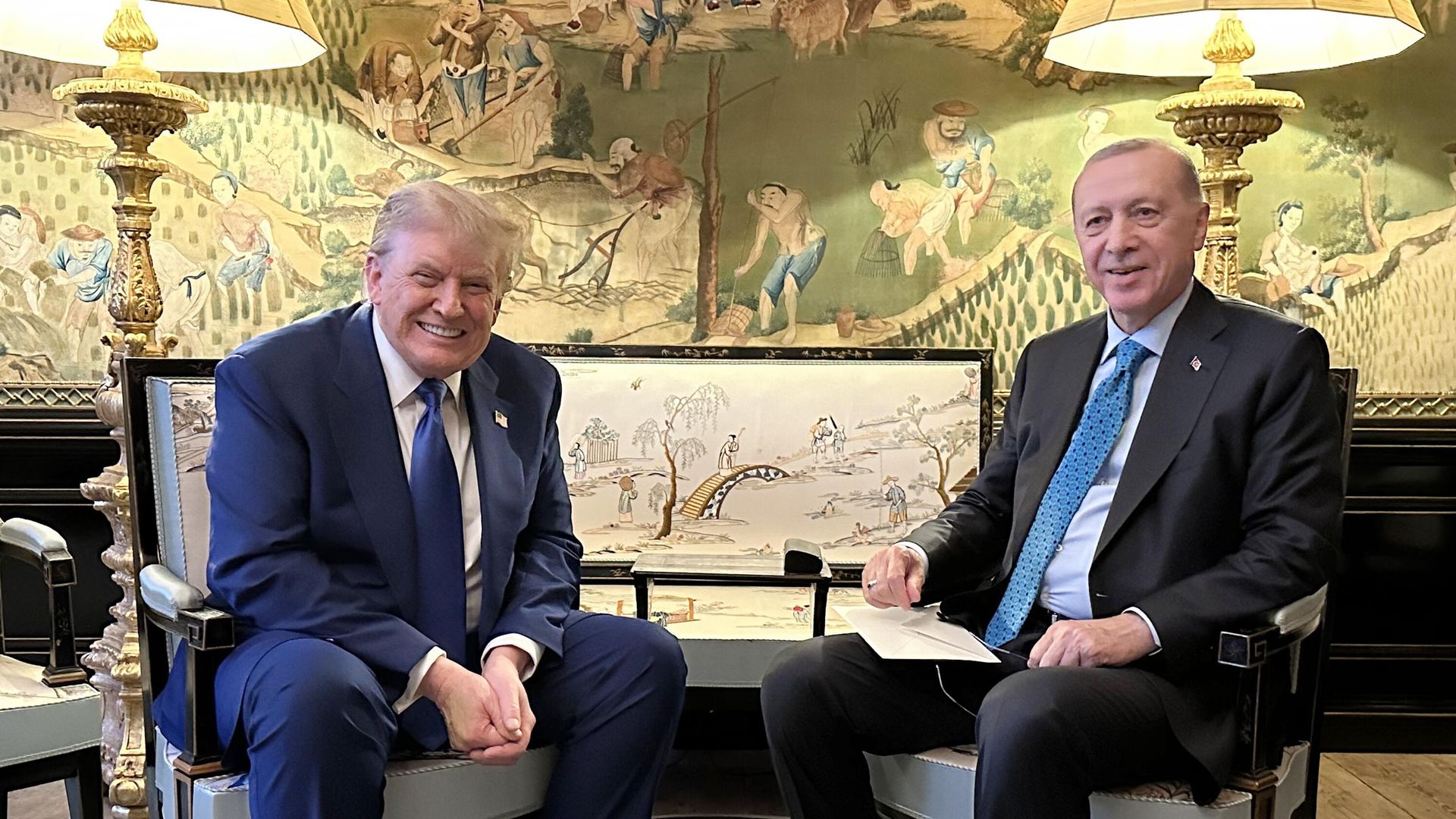 Президент США Дональд Трамп и президент Турции Тайип Эрдоган во время встречи на саммите НАТО в Гааге Президент США Дональд Трамп и президент Турции Тайип Эрдоган во время встречи на саммите НАТО в Гааге - РИА Новости, 1920, 25.06.2025