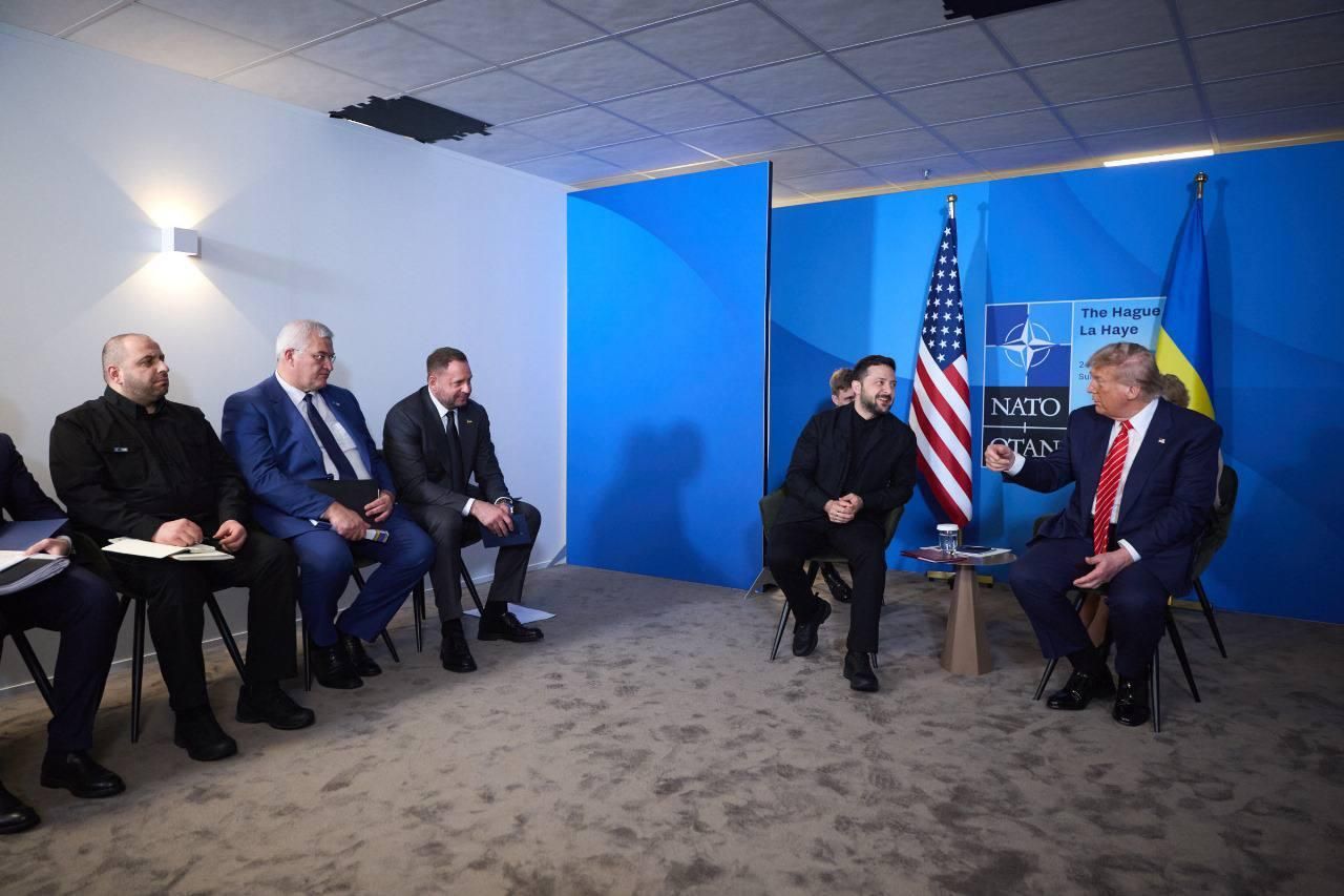 Дональд Трамп и Владимир Зеленский во время встречи на саммите НАТО в Гааге Дональд Трамп и Владимир Зеленский во время встречи на саммите НАТО в Гааге - РИА Новости, 1920, 28.11.2025