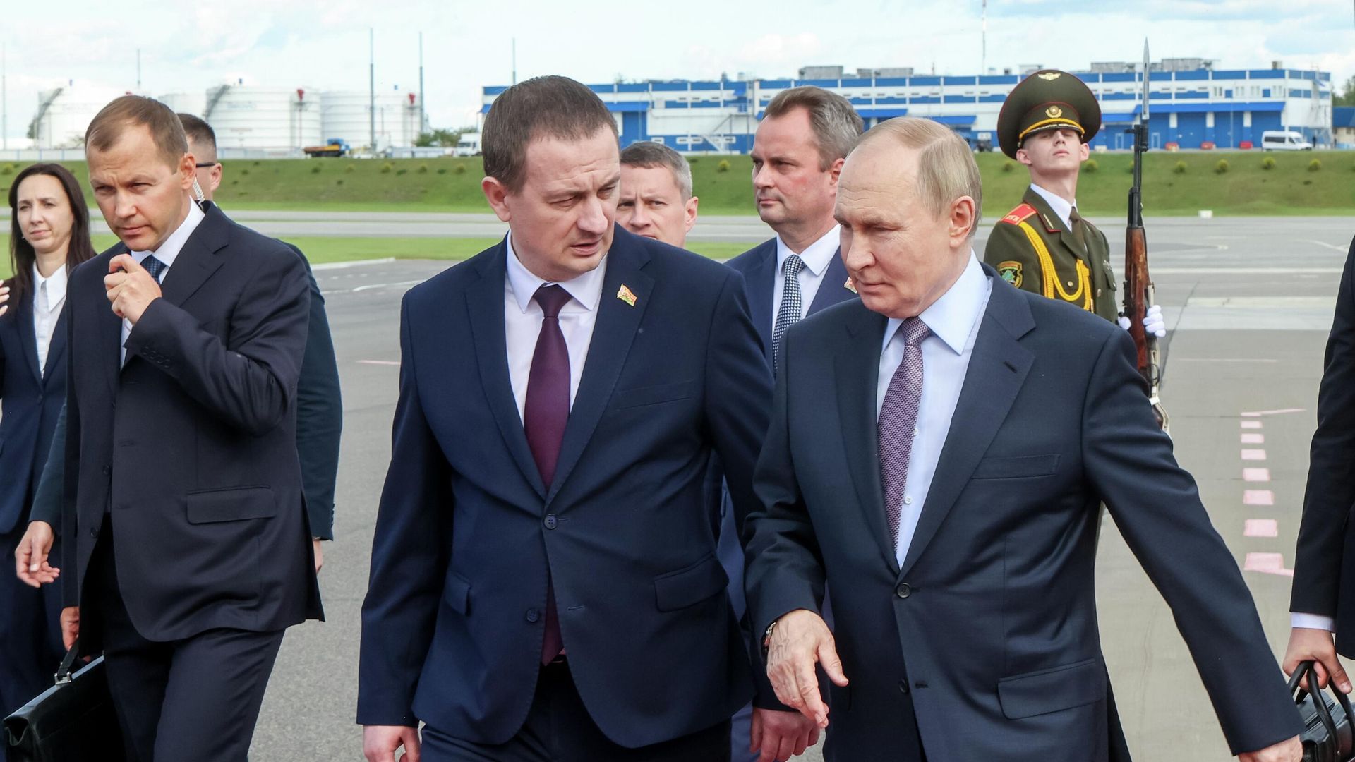 Президент РФ Владимир Путин прибыл в Минск для участия в IV Евразийском экономическом форуме Президент РФ Владимир Путин прибыл в Минск для участия в IV Евразийском экономическом форуме - РИА Новости, 1920, 26.06.2025