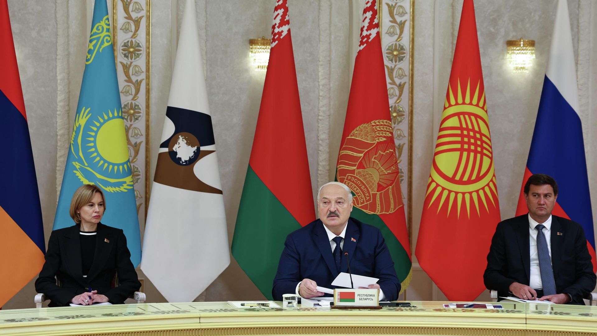 Президент Белоруссии Александр Лукашенко принимает участие в заседании Высшего Евразийский экономического совета в узком составе в Минске Президент Белоруссии Александр Лукашенко принимает участие в заседании Высшего Евразийский экономического совета в узком составе в Минске - РИА Новости, 1920, 27.06.2025
