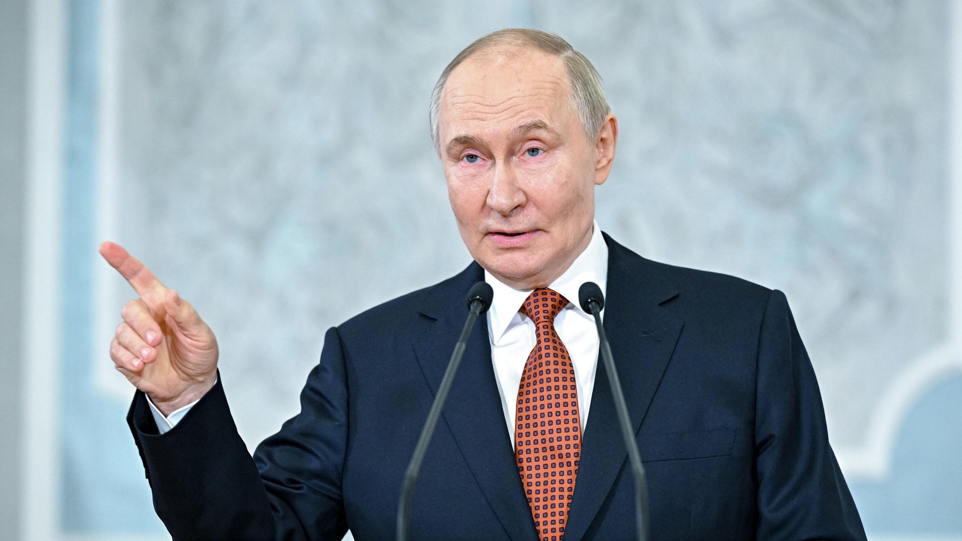 Президент РФ Владимир Путин во время пресс-подхода по итогам заседания Высшего Евразийский экономического совета в расширенном составе в Минске - РИА Новости, 1920, 27.06.2025