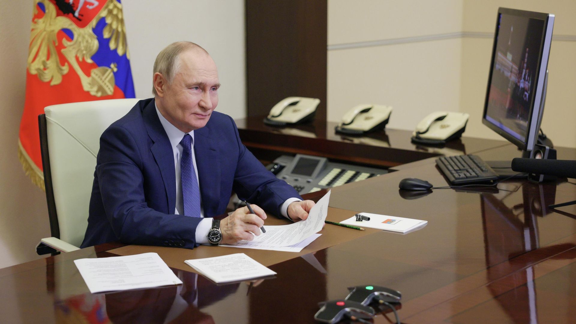 Президент РФ Владимир Путин в режиме видеоконференции принимает участие в открытии новых молодёжных центров в регионах Президент РФ Владимир Путин в режиме видеоконференции принимает участие в открытии новых молодёжных центров в регионах - РИА Новости, 1920, 28.06.2025