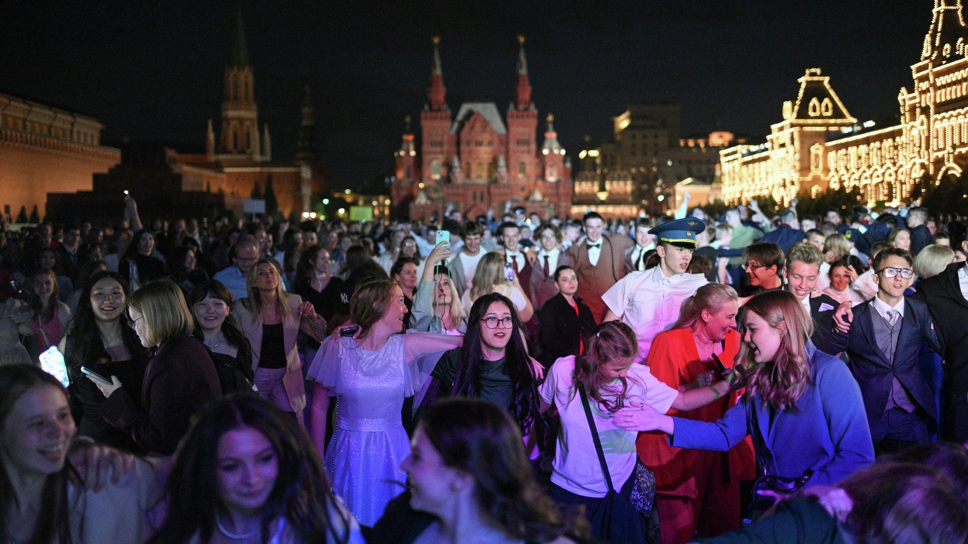 Участники Всероссийского выпускного бала Участники Всероссийского выпускного бала - РИА Новости, 1920, 21.06.2026