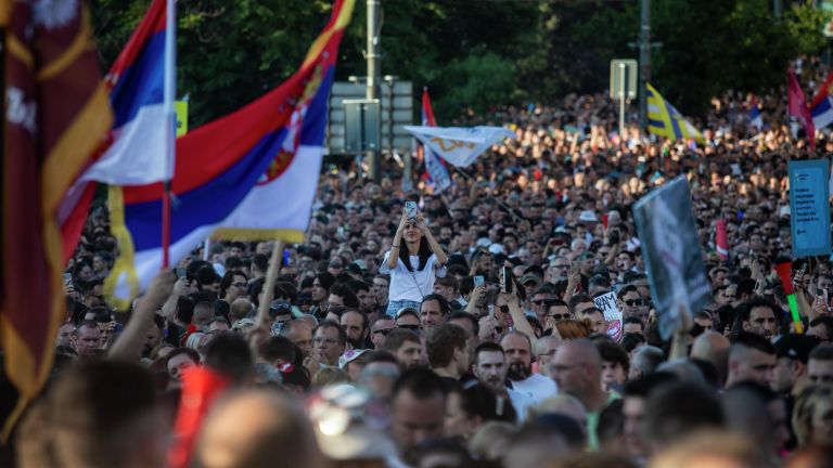 Протест студентов и сторонников оппозиции с требованием провести досрочные парламентские выборы в Сербии