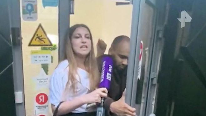 Нападение на журналистов в частной косметологической клинике в Москве. Кадр видео Нападение на журналистов в частной косметологической клинике в Москве. Кадр видео - РИА Новости, 1920, 30.06.2025