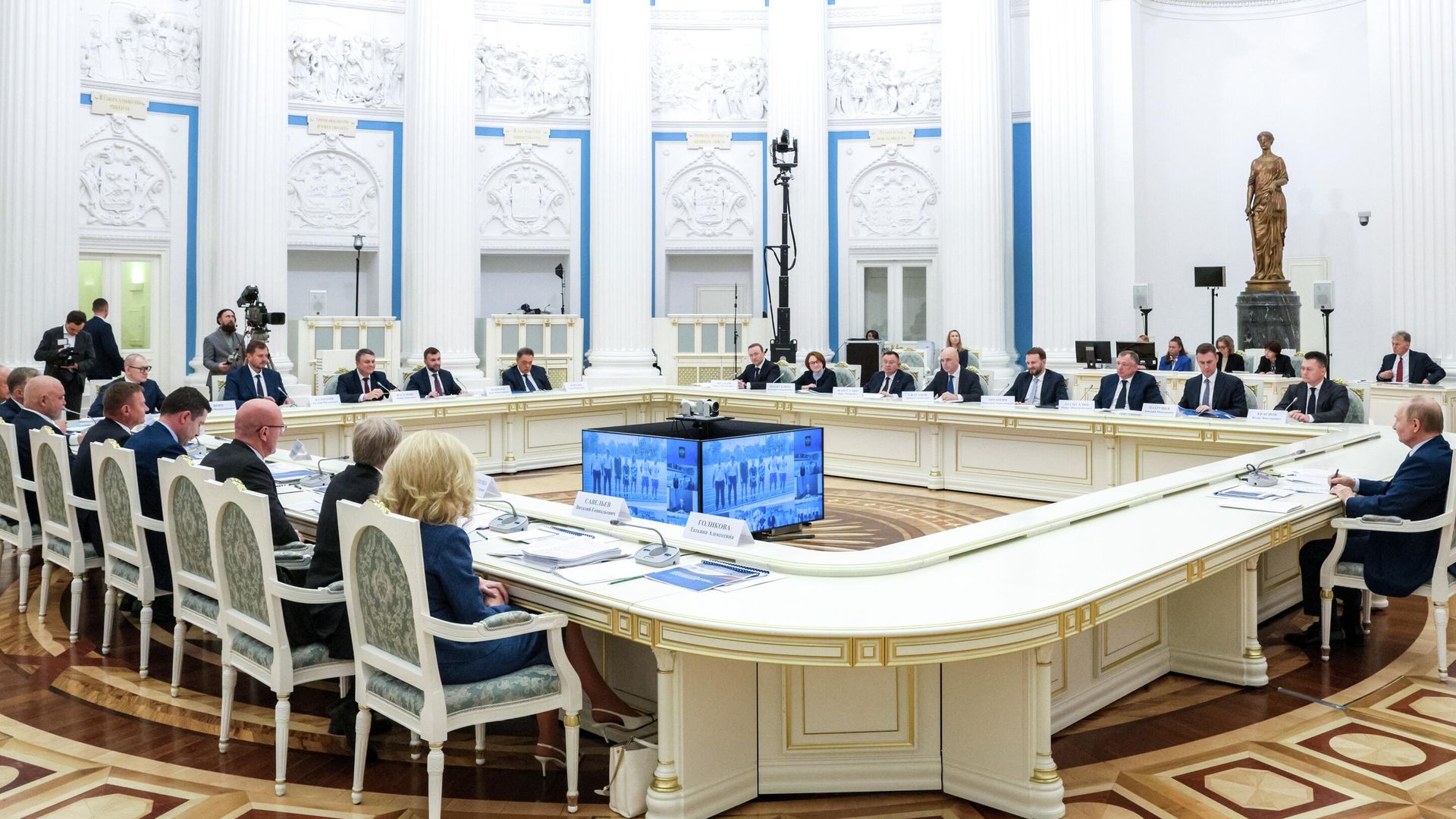 Президент Владимир Путин проводит совещание по вопросам социально-экономического развития новых субъектов РФ Президент Владимир Путин проводит совещание по вопросам социально-экономического развития новых субъектов РФ - РИА Новости, 1920, 30.06.2025