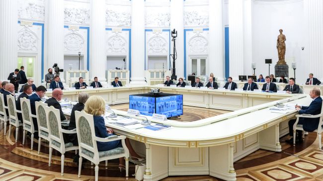 Президент Владимир Путин проводит совещание по вопросам социально-экономического развития новых субъектов РФ