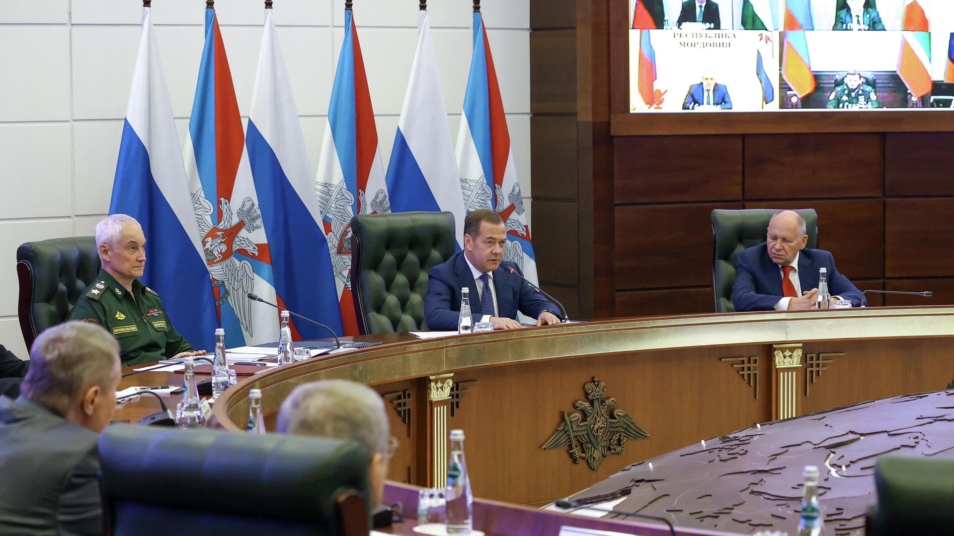 Заместитель председателя Совета безопасности РФ Дмитрий Медведев проводит заседание межведомственной комиссии Совета безопасности РФ по комплектованию ВС РФ военнослужащими, проходящими службу по контракту. 2 июля 2025 - РИА Новости, 1920, 02.07.2025