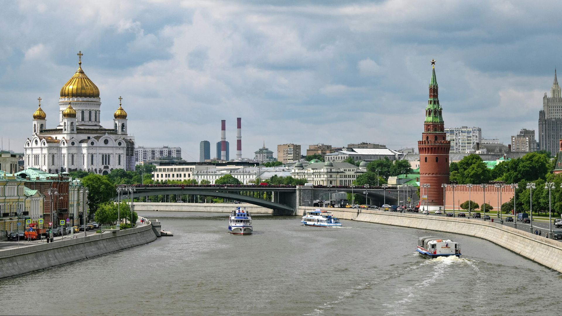 Вид на Кремль, Москва-реку и храм Христа Спасителя Вид на Кремль, Москва-реку и храм Христа Спасителя - РИА Новости, 1920, 05.08.2025