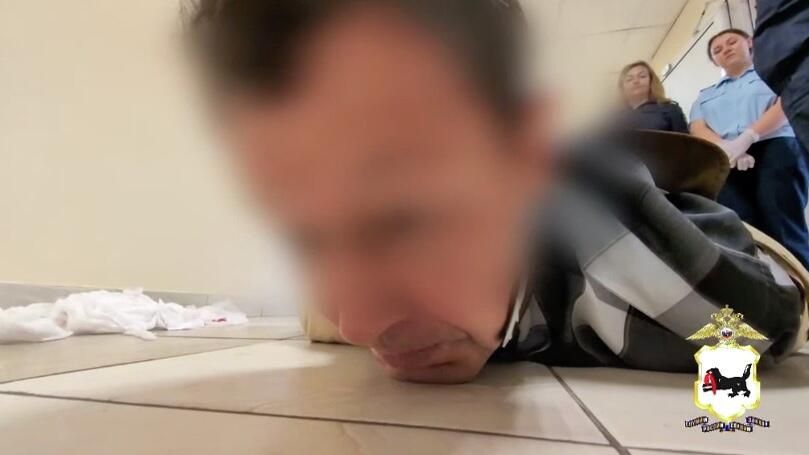 Мужчина, напавший на медперсонал в больнице Иркутска Мужчина, напавший на медперсонал в больнице Иркутска - РИА Новости, 1920, 04.07.2025