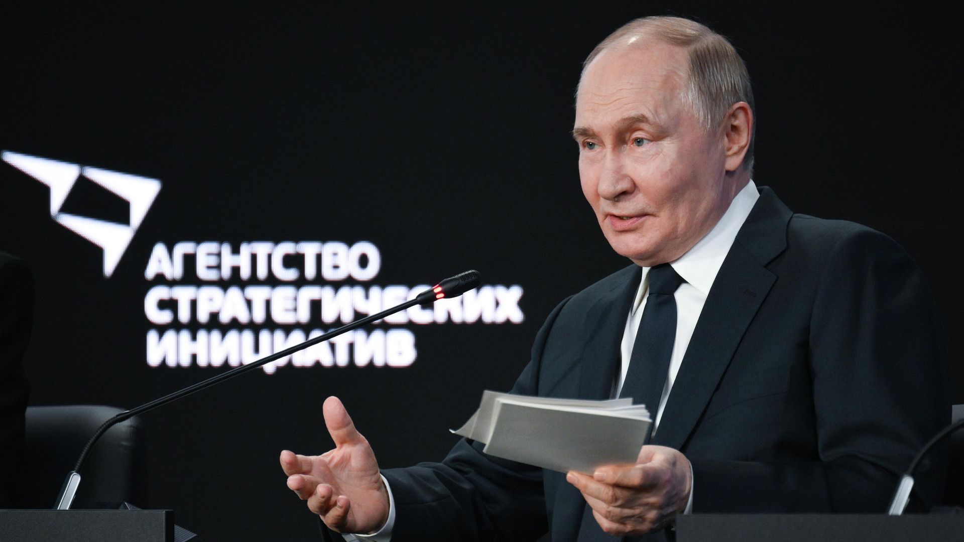 Президент РФ Владимир Путин принимает участие в пленарном заседании форума Агентства стратегических инициатив Сильные идеи для нового времени Президент РФ Владимир Путин принимает участие в пленарном заседании форума Агентства стратегических инициатив Сильные идеи для нового времени - РИА Новости, 1920, 03.07.2025