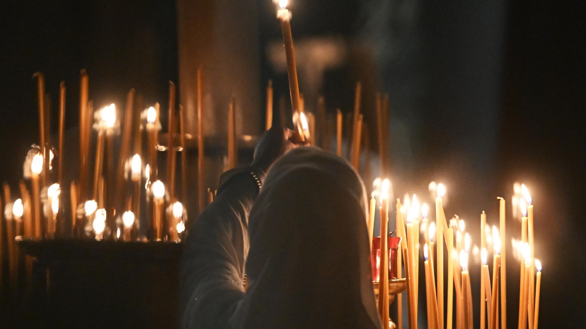 Верующая во время праздничного пасхального богослужения в Покровском кафедральном соборе в Рогожской слободе Верующая во время праздничного пасхального богослужения в Покровском кафедральном соборе в Рогожской слободе - РИА Новости, 1920, 20.02.2026
