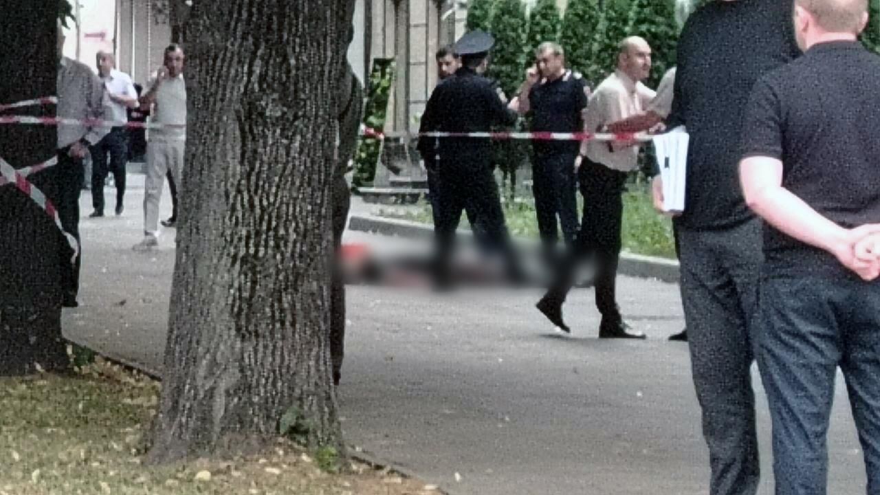 Сотрудники правоохранительных органов на месте нападения на сотрудников ДПС в Нальчике, Кабардино-Балкария Сотрудники правоохранительных органов на месте нападения на сотрудников ДПС в Нальчике, Кабардино-Балкария - РИА Новости, 1920, 04.07.2025