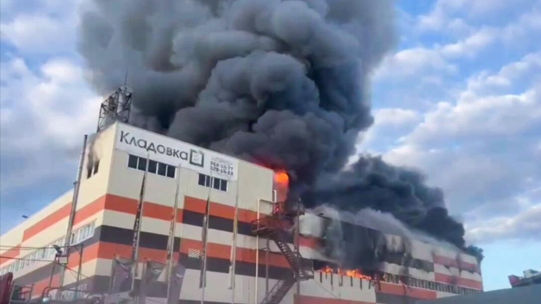 Пожар в складском помещении в Екатеринбурге Пожар в складском помещении в Екатеринбурге - РИА Новости, 1920, 08.07.2025