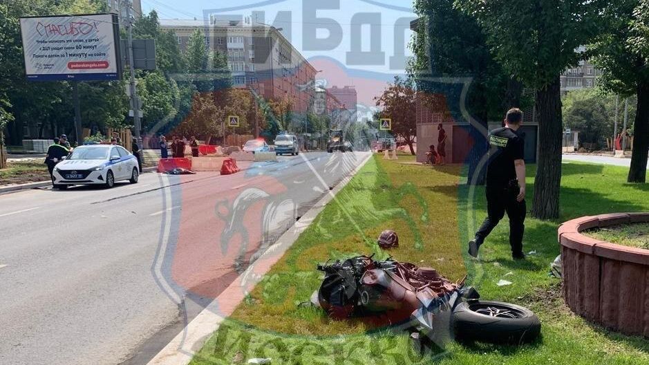 Место ДТП на юго-западе Москвы. 8 июля 2025 Место ДТП на юго-западе Москвы. 8 июля 2025 - РИА Новости, 1920, 08.07.2025