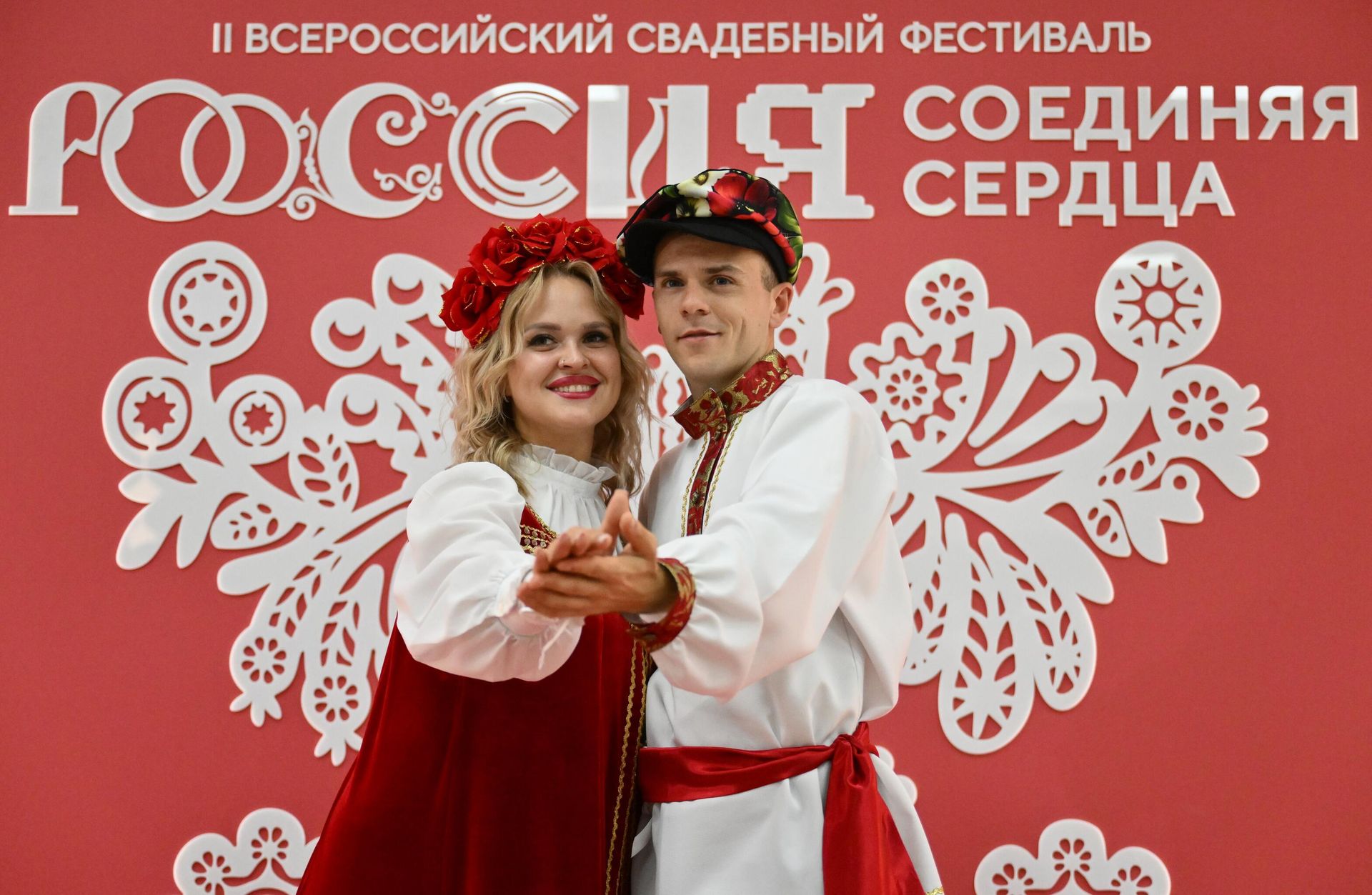 Участники Всероссийского свадебного фестиваля Россия. Соединяя сердца в Москве - РИА Новости, 1920, 15.06.2026