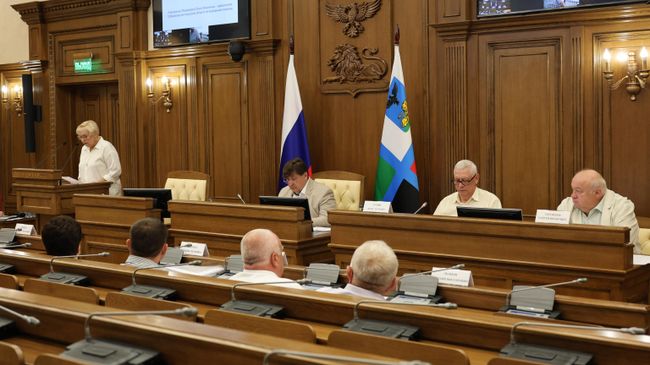 Депутаты Белгородской областной Думы на заседании 