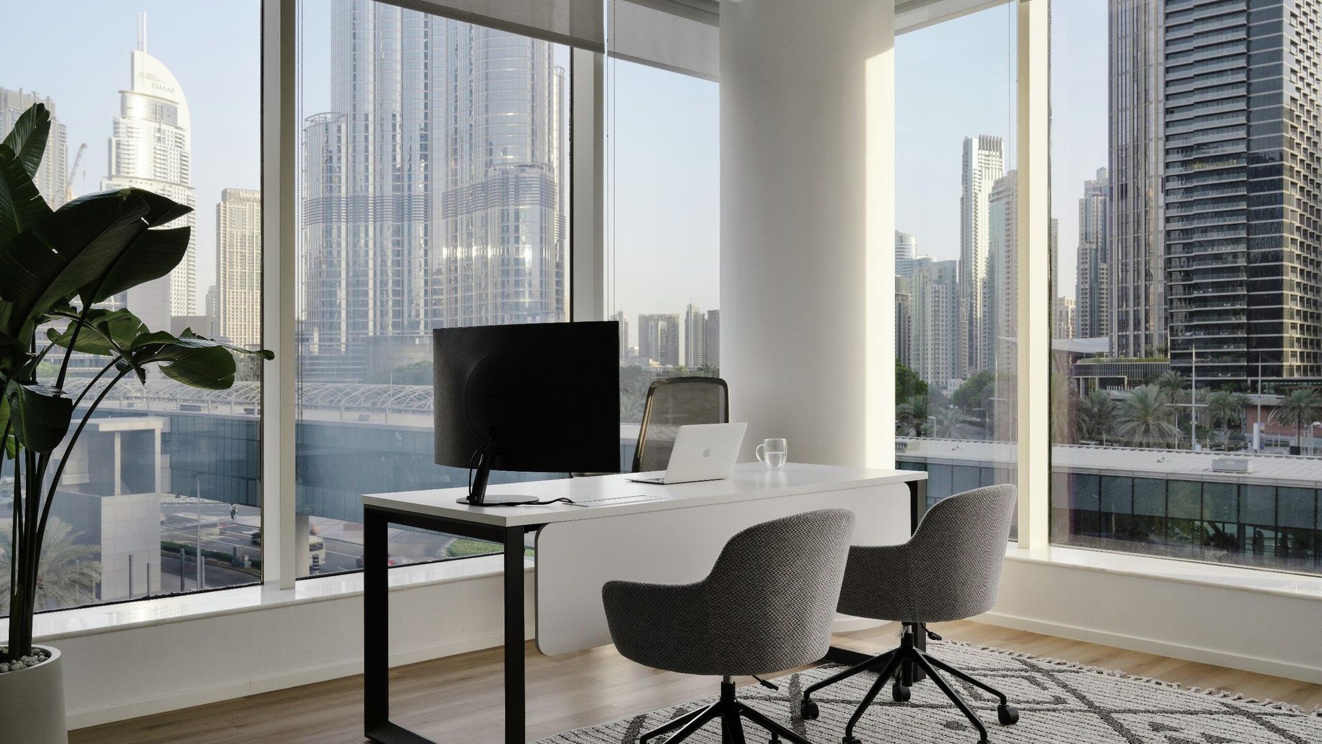 Офис сети Space 1 в Дубае (ОАЭ) в деловом кластере Emaar Business Park - РИА Новости, 1920, 10.07.2025