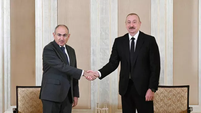 Премьер-министр Армении Никол Пашинян и президент Азербайджана Ильхам Алиев 