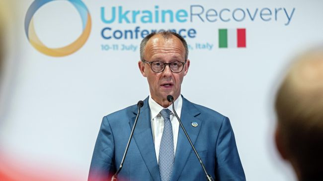 Канцлер ФРГ Фридрих Мерц выступает на конференции по восстановлению Украины в Риме. 10 июля 2025